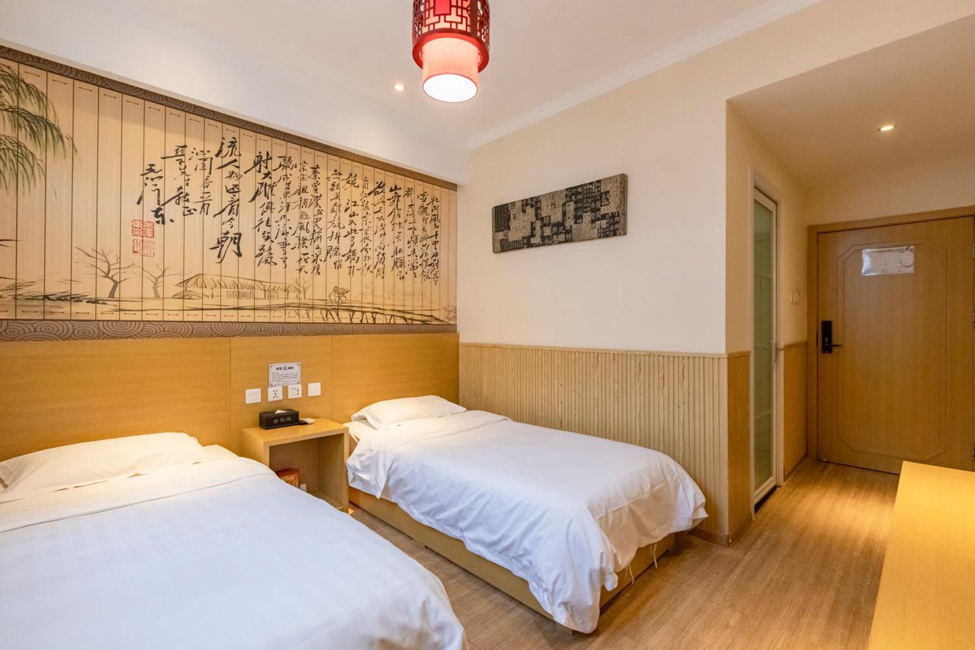 Happy Dragon Alley Hotel-In The City Center With Big Window&Free Coffe Laundry Fluent English Speaking,Tourist Attractions Ticket Service&Food Recommendation,Near Tian Anmen Forbiddencity,Near Lama Temple,Easy To Walk To Nanluoalley&Shichahai Pékin  Extérieur photo